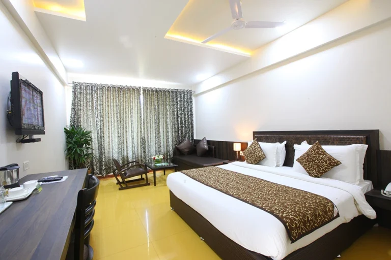 Super Deluxe AC room at Shilpi Hill Resort Saputara