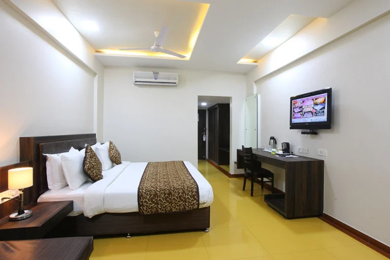 Super Deluxe AC room at Shilpi Hill Resort Saputara
