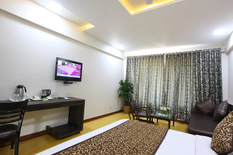 Super Deluxe AC room at Shilpi Hill Resort Saputara
